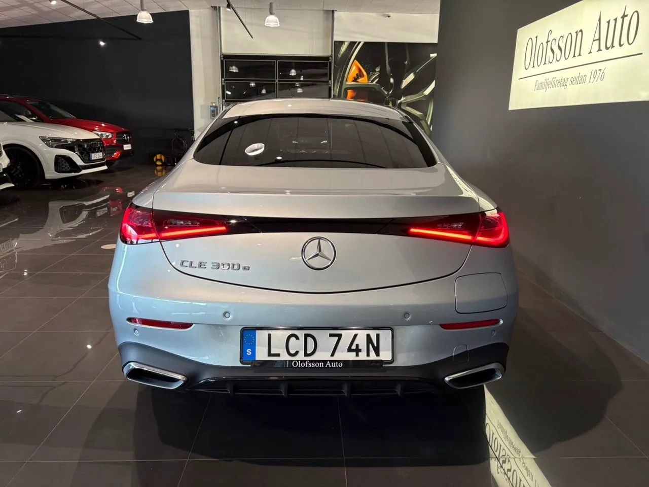Vehicle image 14