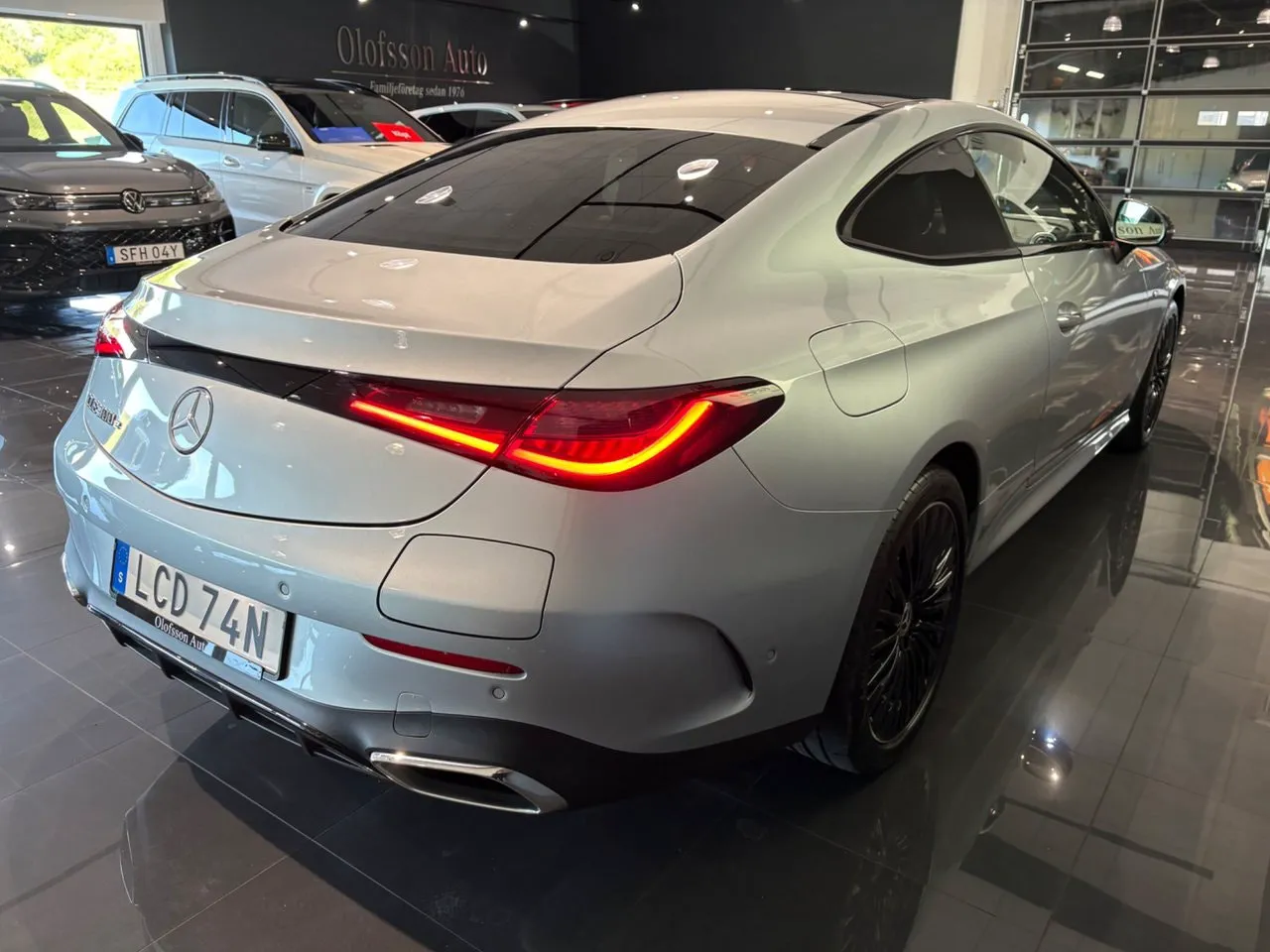 Vehicle image 15