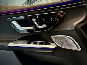 Mercedes EQE43 SUV bild 9