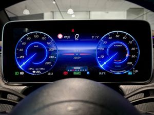 Mercedes EQE43 SUV bild 4