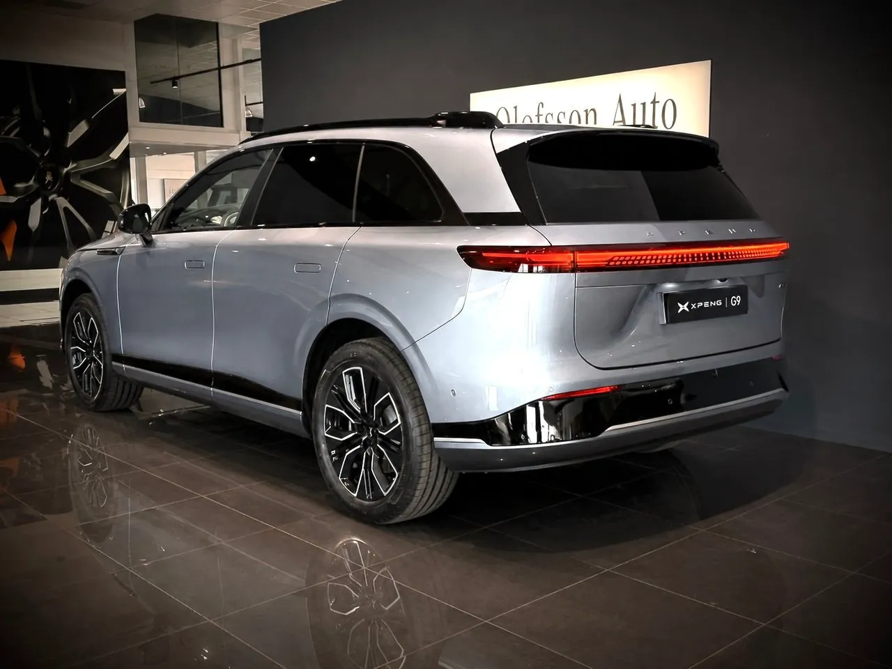 Vehicle image 6