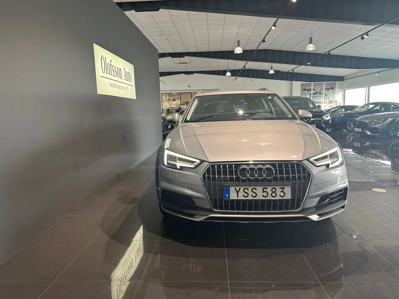 Vehicle image 5
