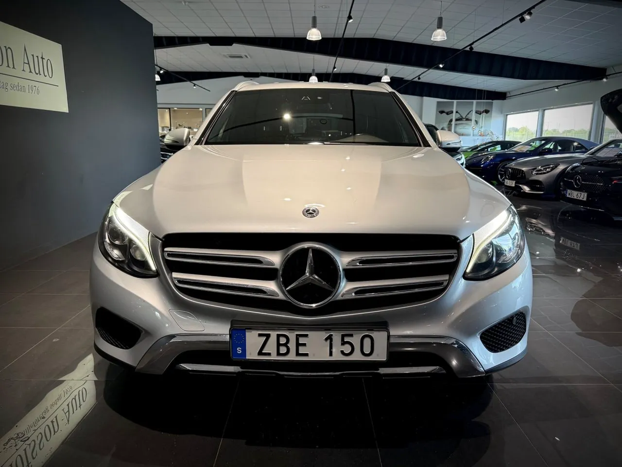 Vehicle image 15