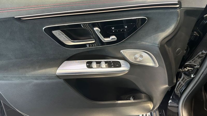 Mercedes EQE43 SUV bild 15