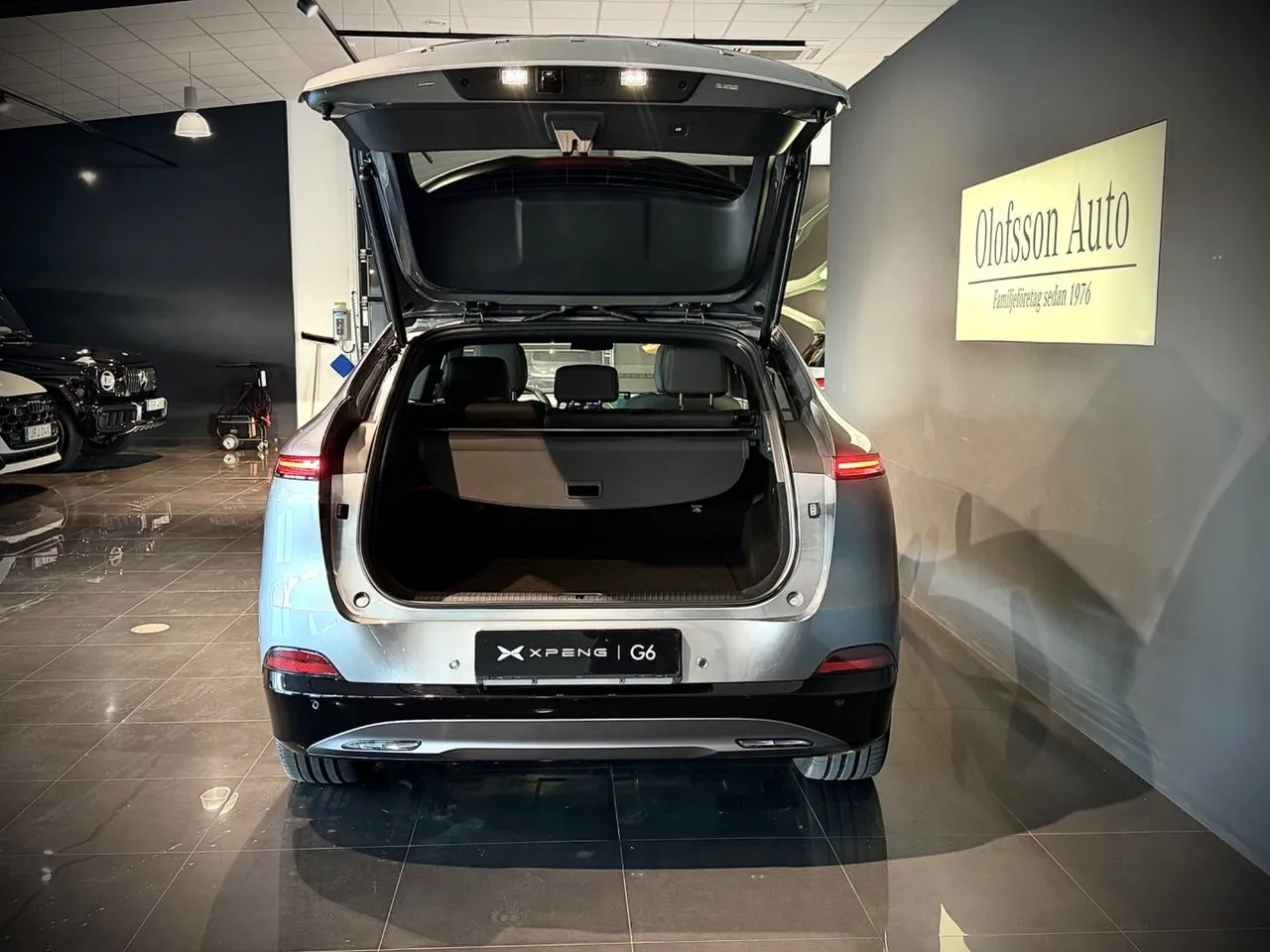 Vehicle image 6
