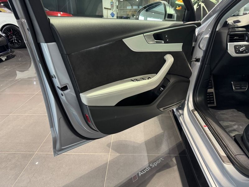 Audi RS4 bild 8