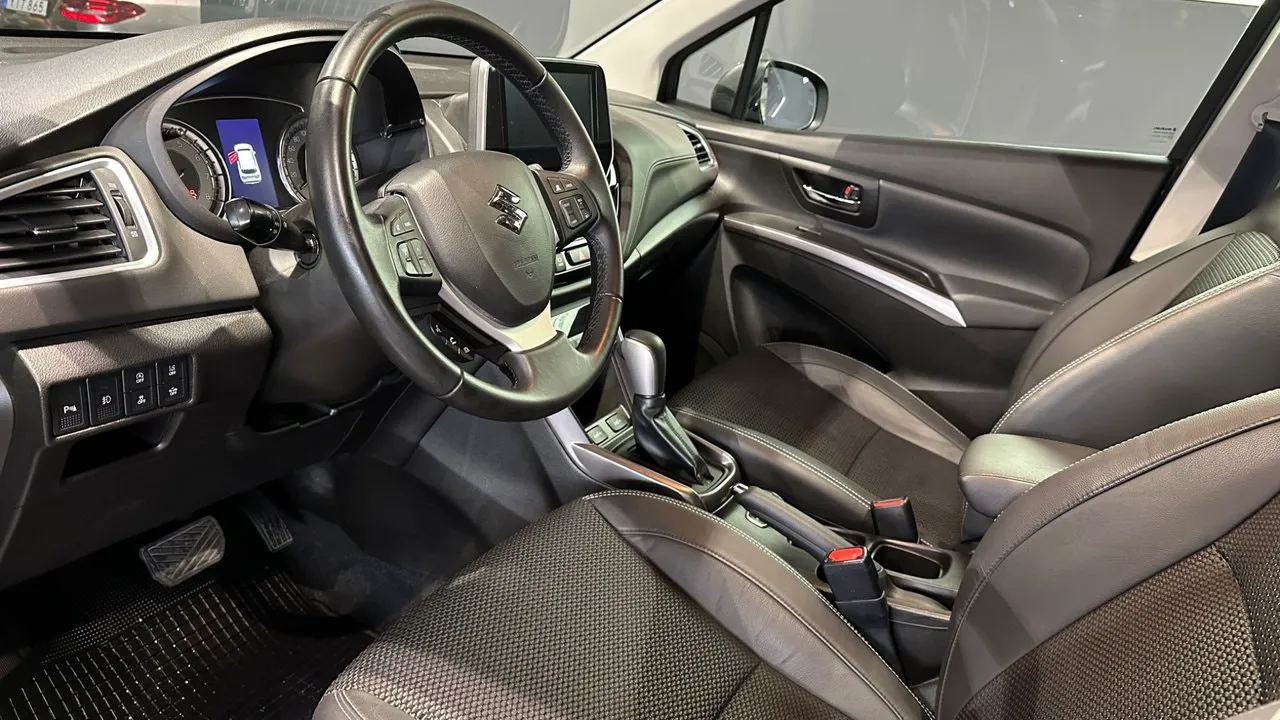 Vehicle image 7