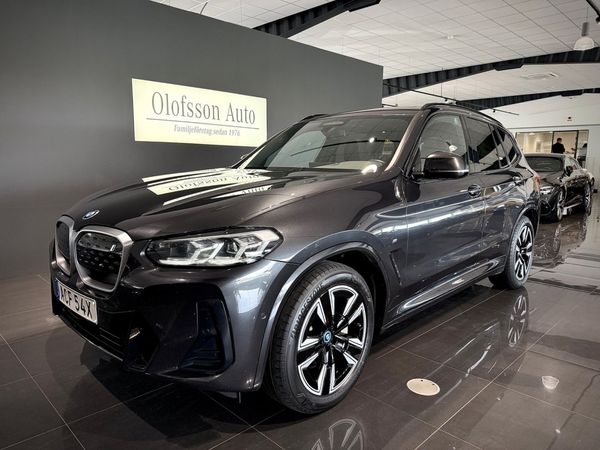 BMW iX3 M Sport Glastak Läder Drag - 2023