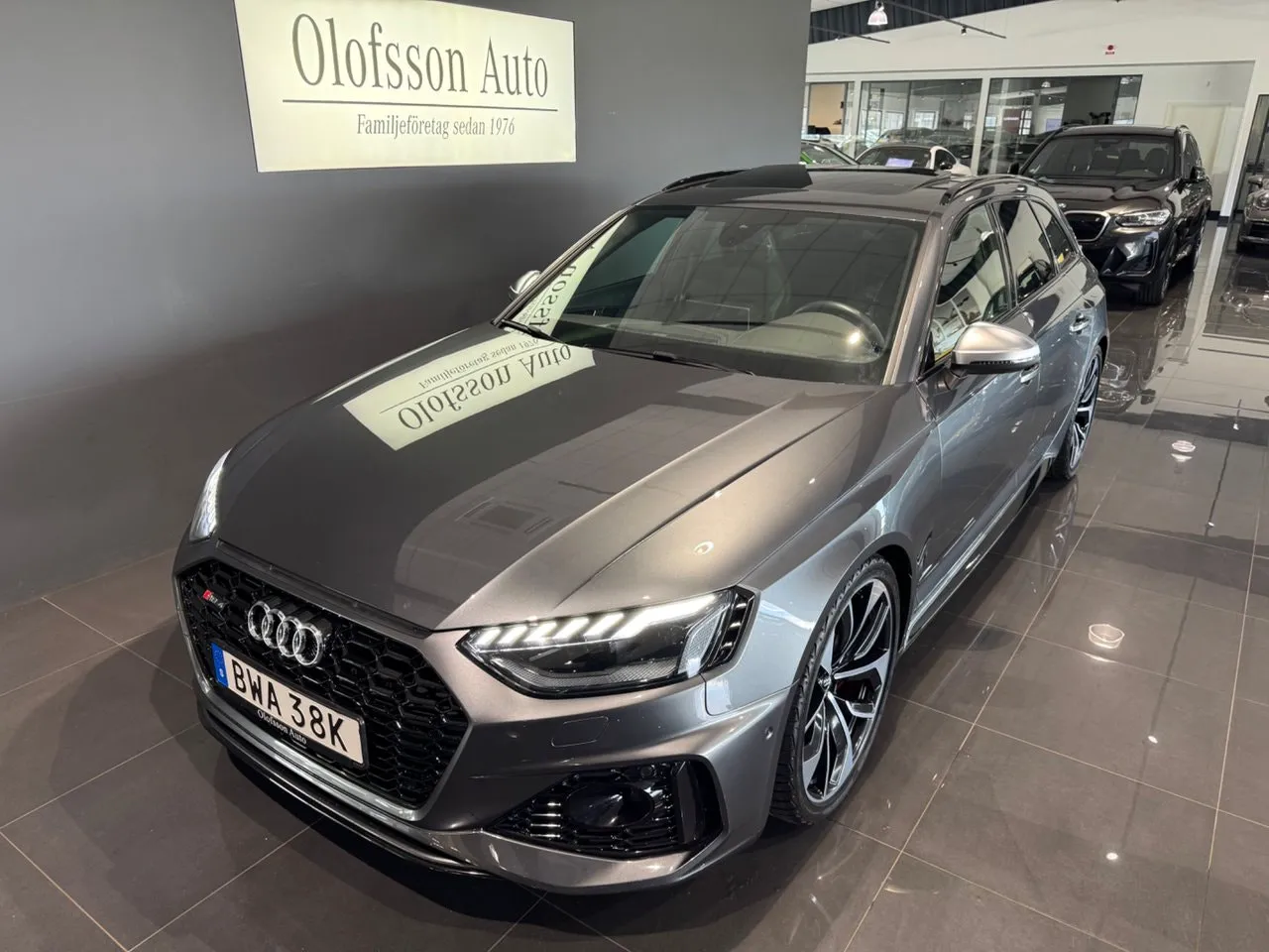 Vehicle image 15
