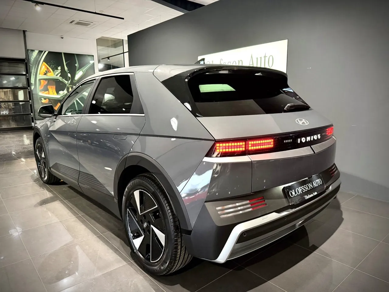Vehicle image 13