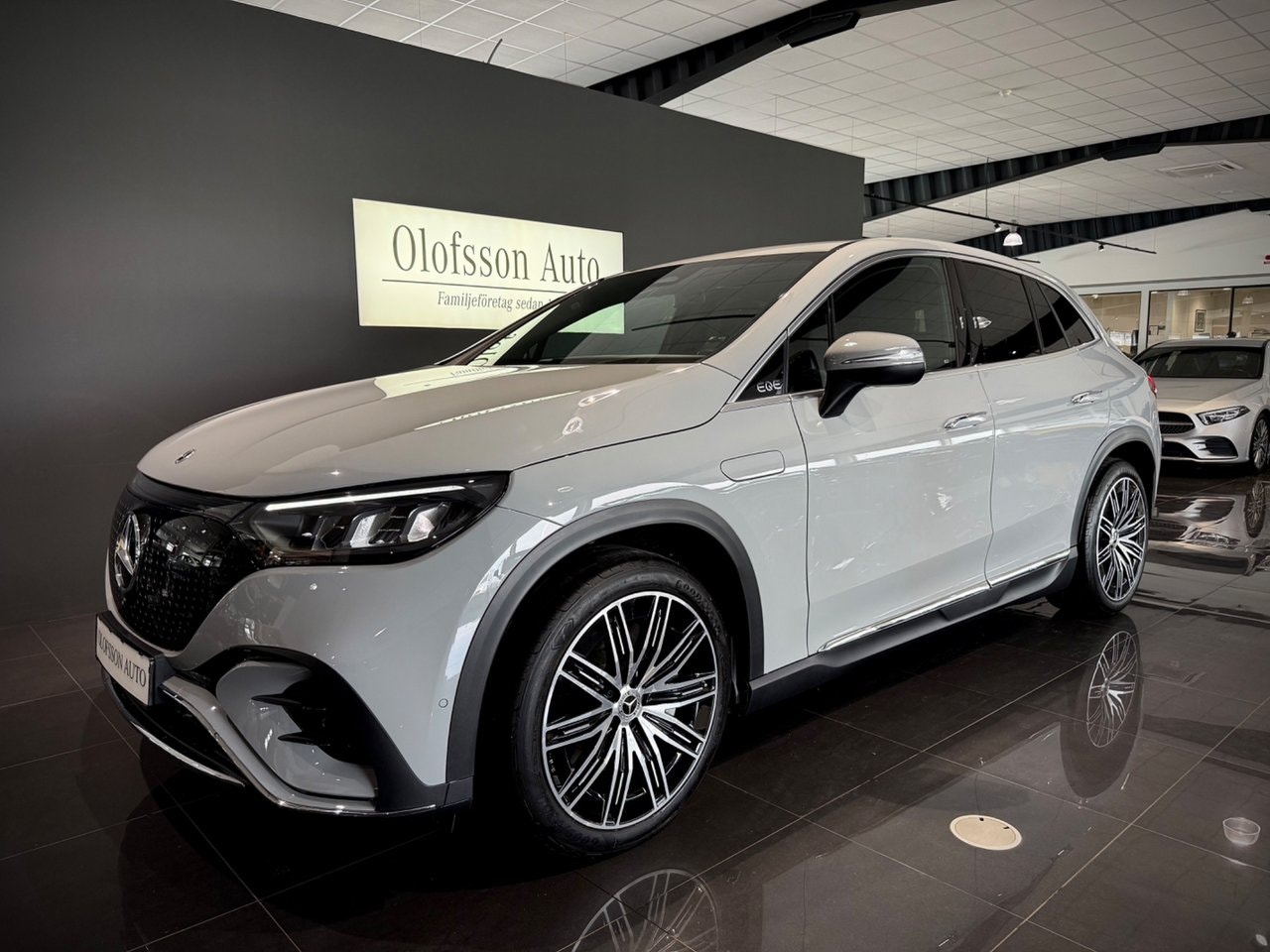 Mercedes EQE350 SUV