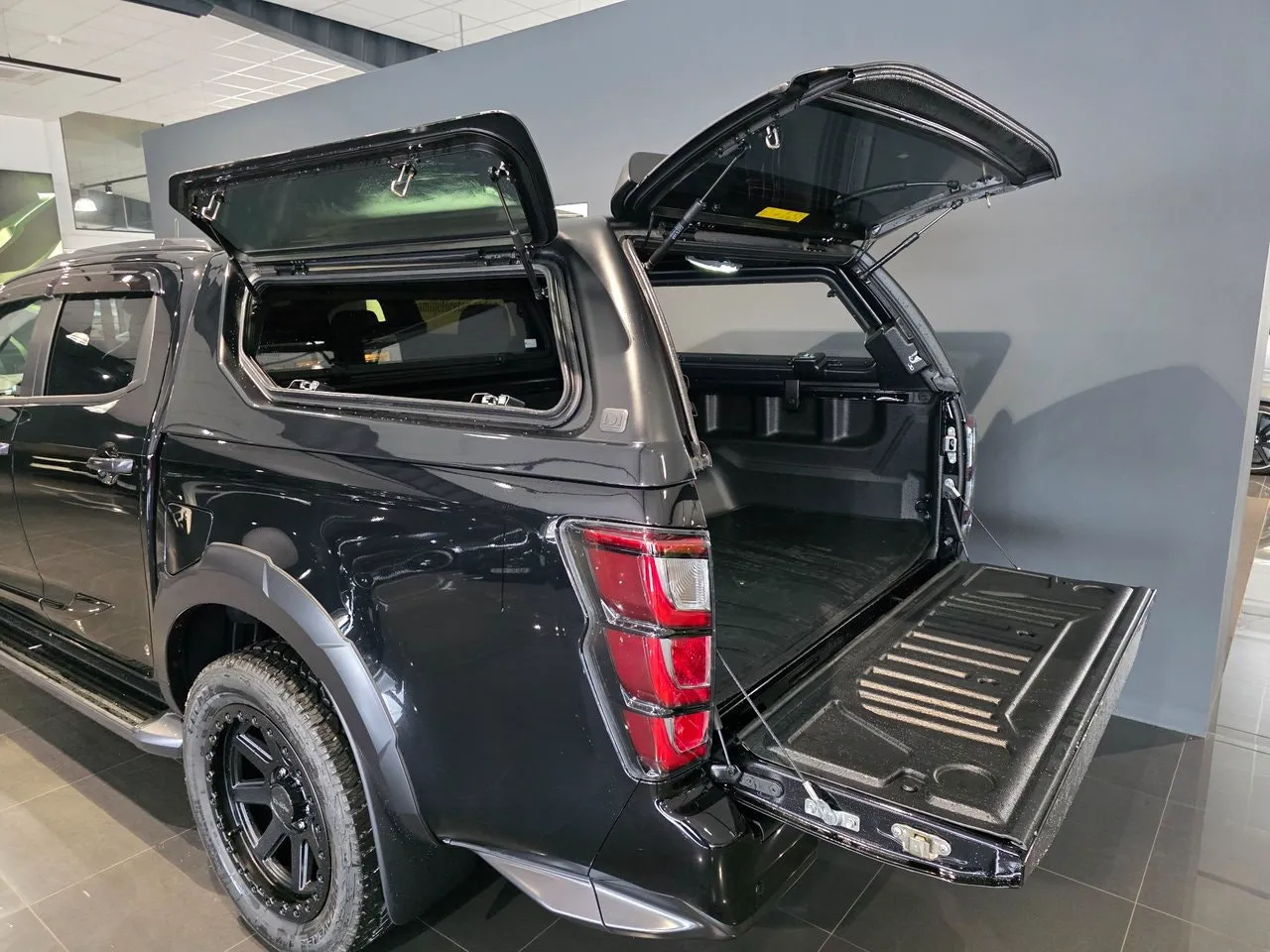 Vehicle image 7