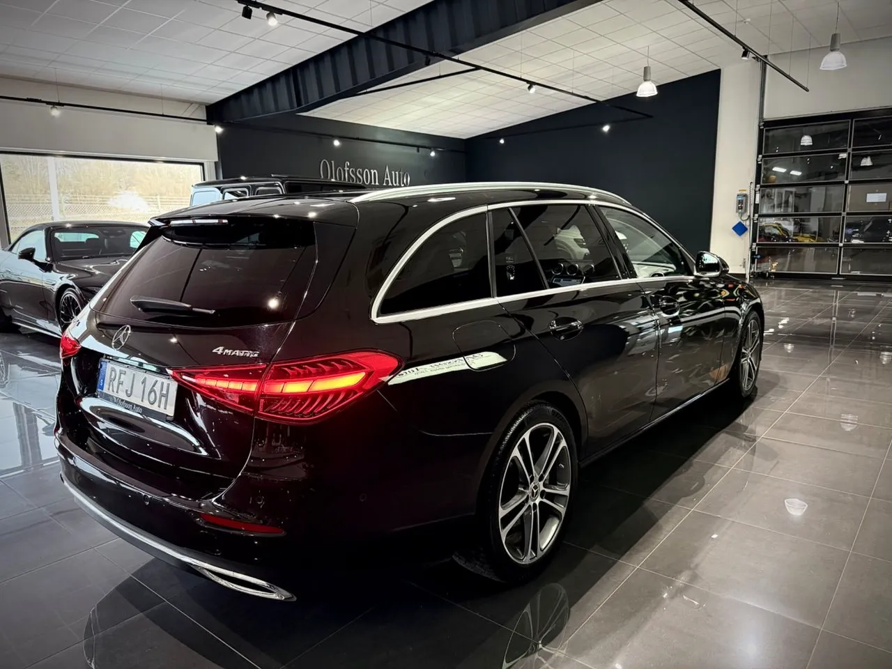 Vehicle image 10
