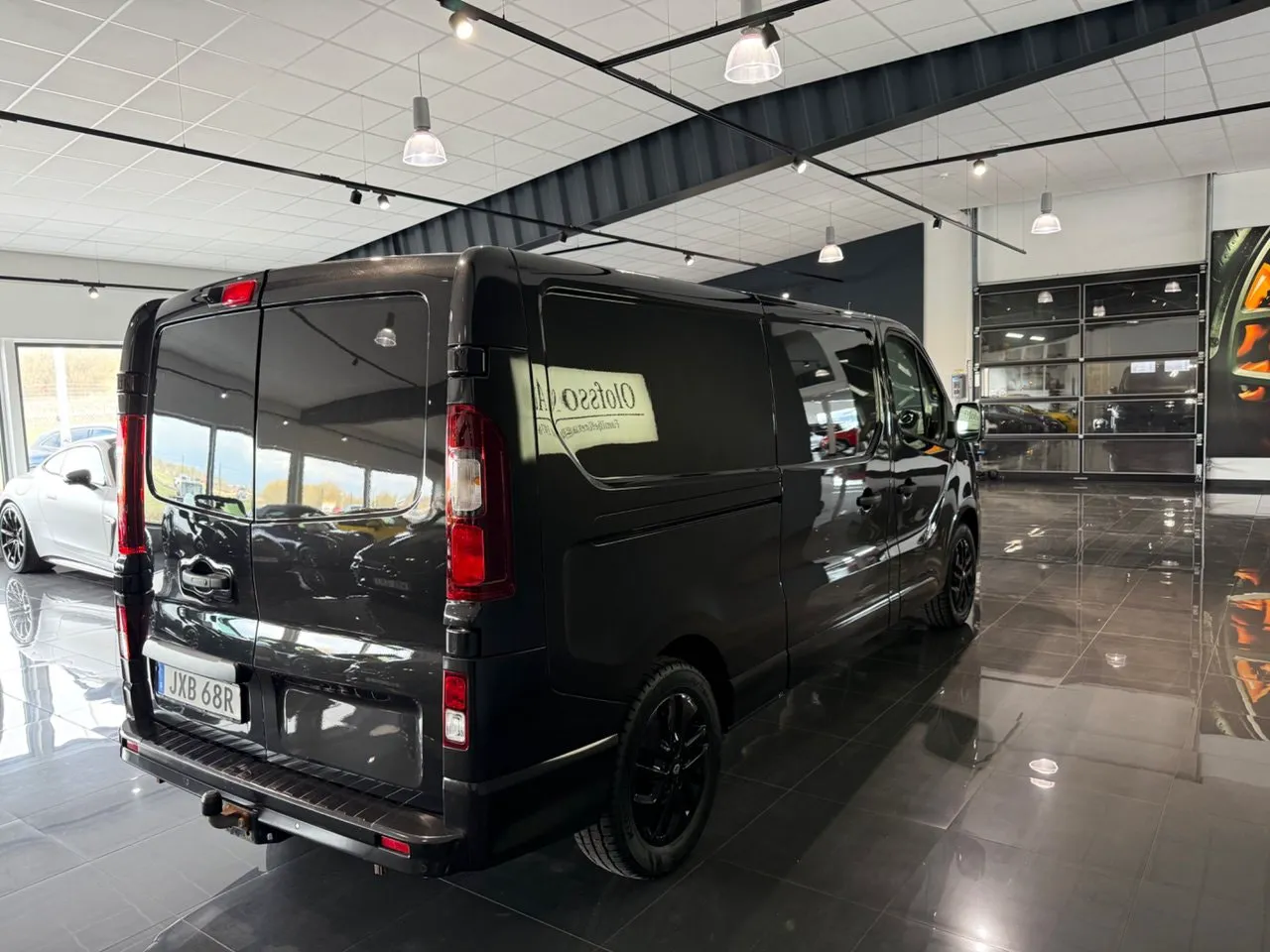Vehicle image 18