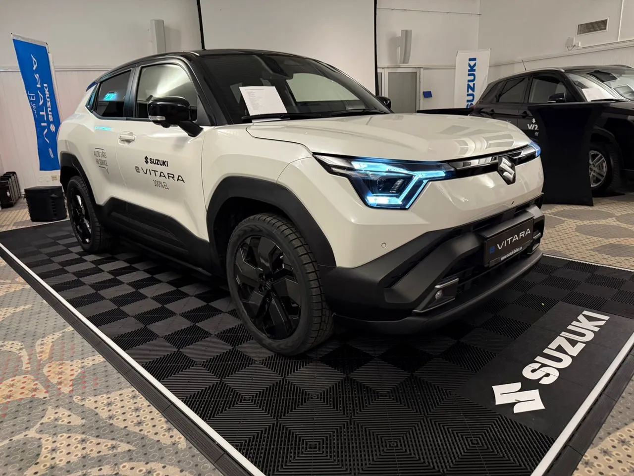 Vehicle image 18