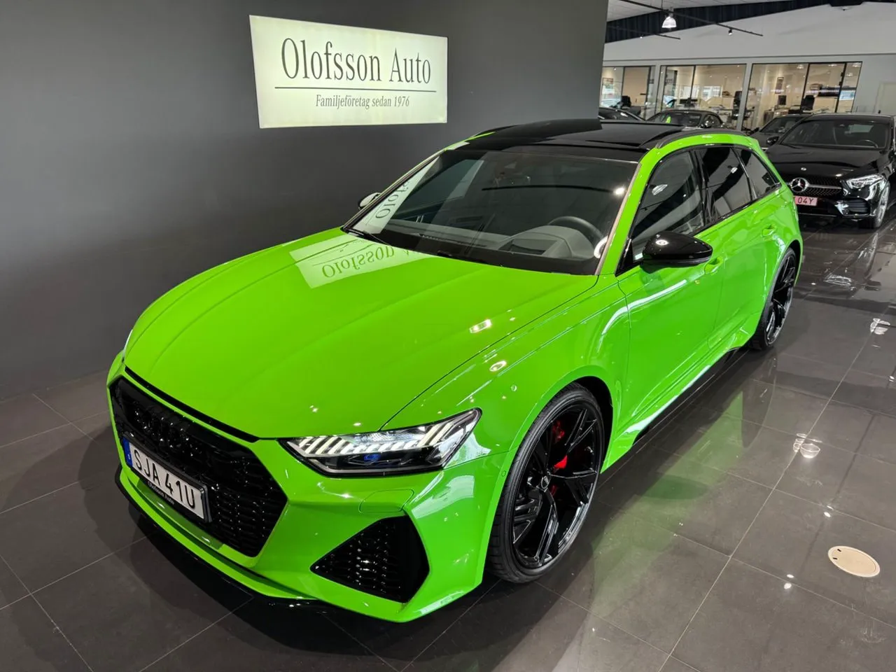 Vehicle image 13