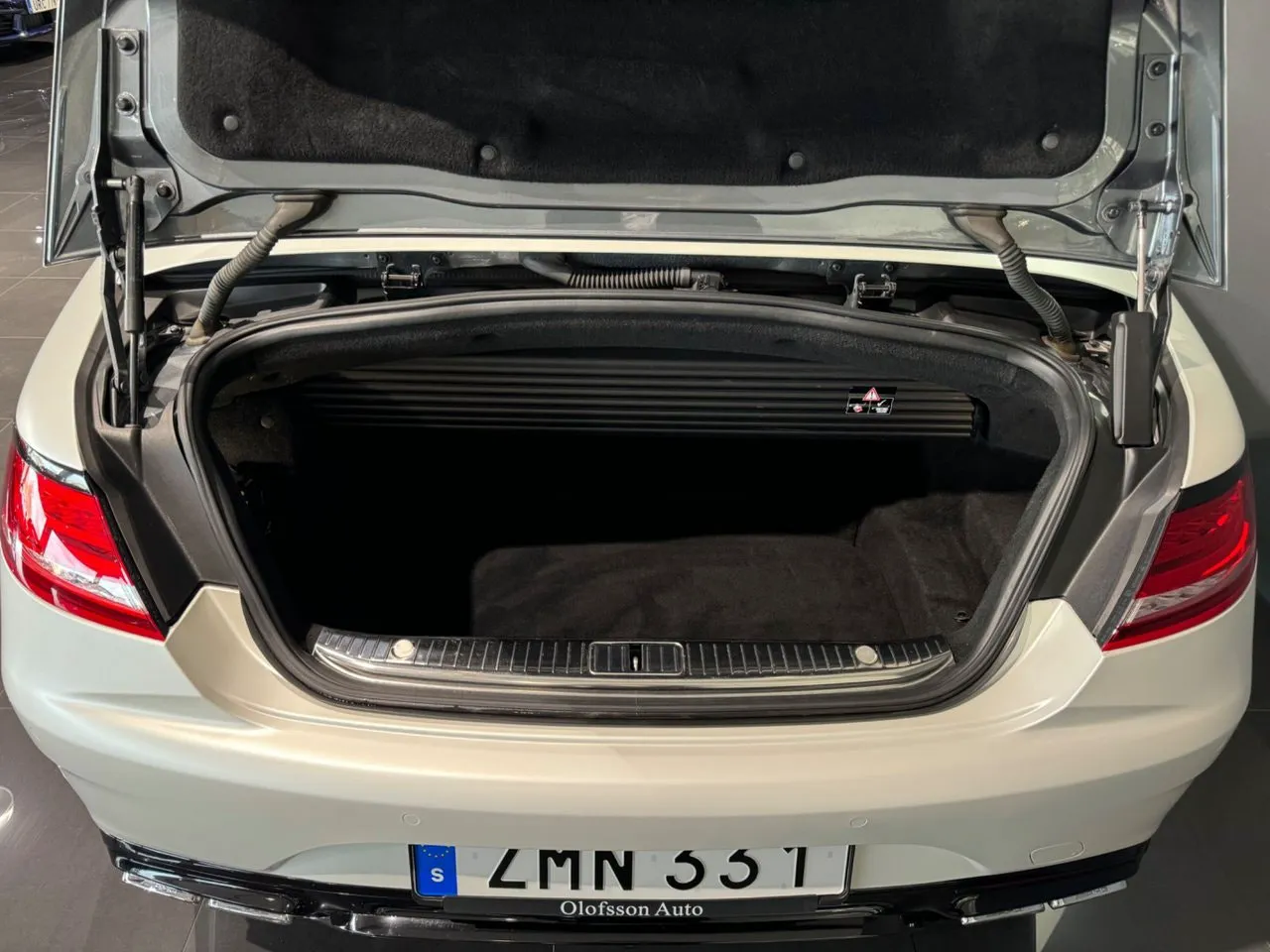 Vehicle image 16