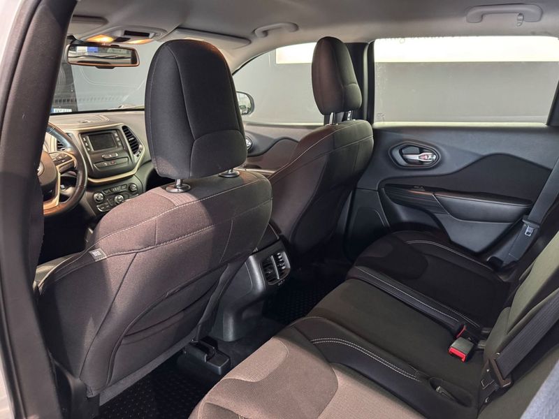 Jeep Cherokee bild 8