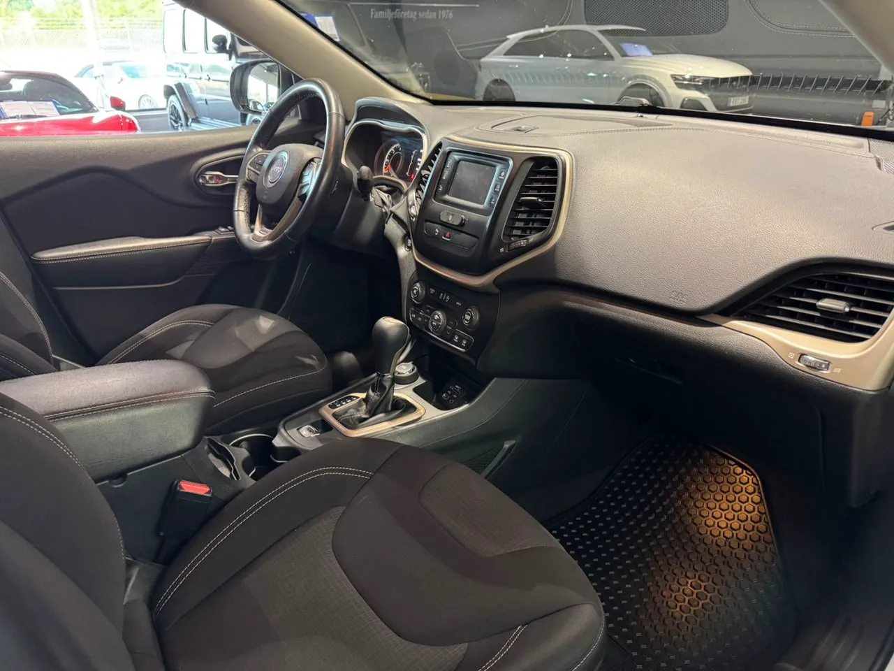 Vehicle image 8