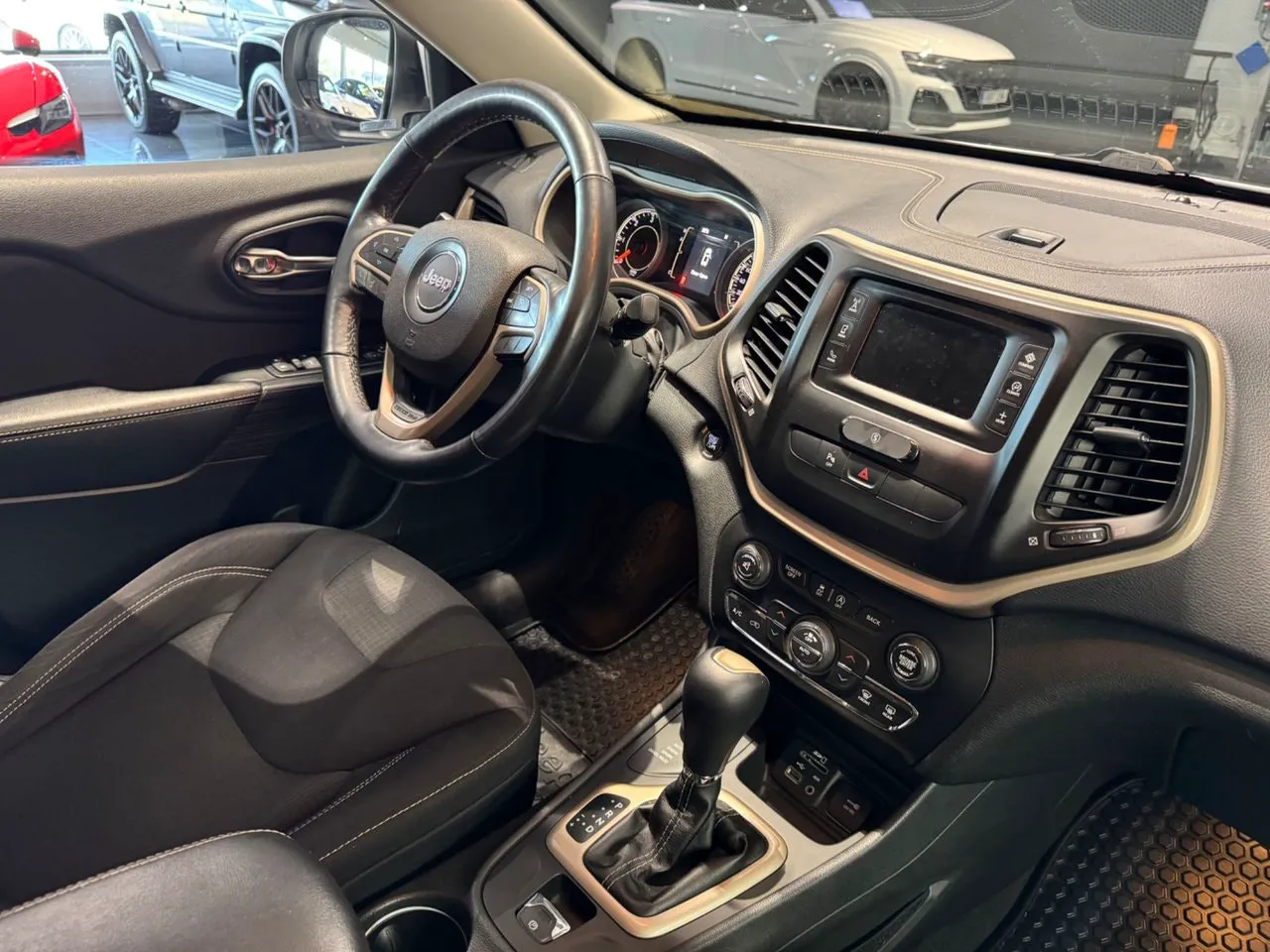 Vehicle image 9
