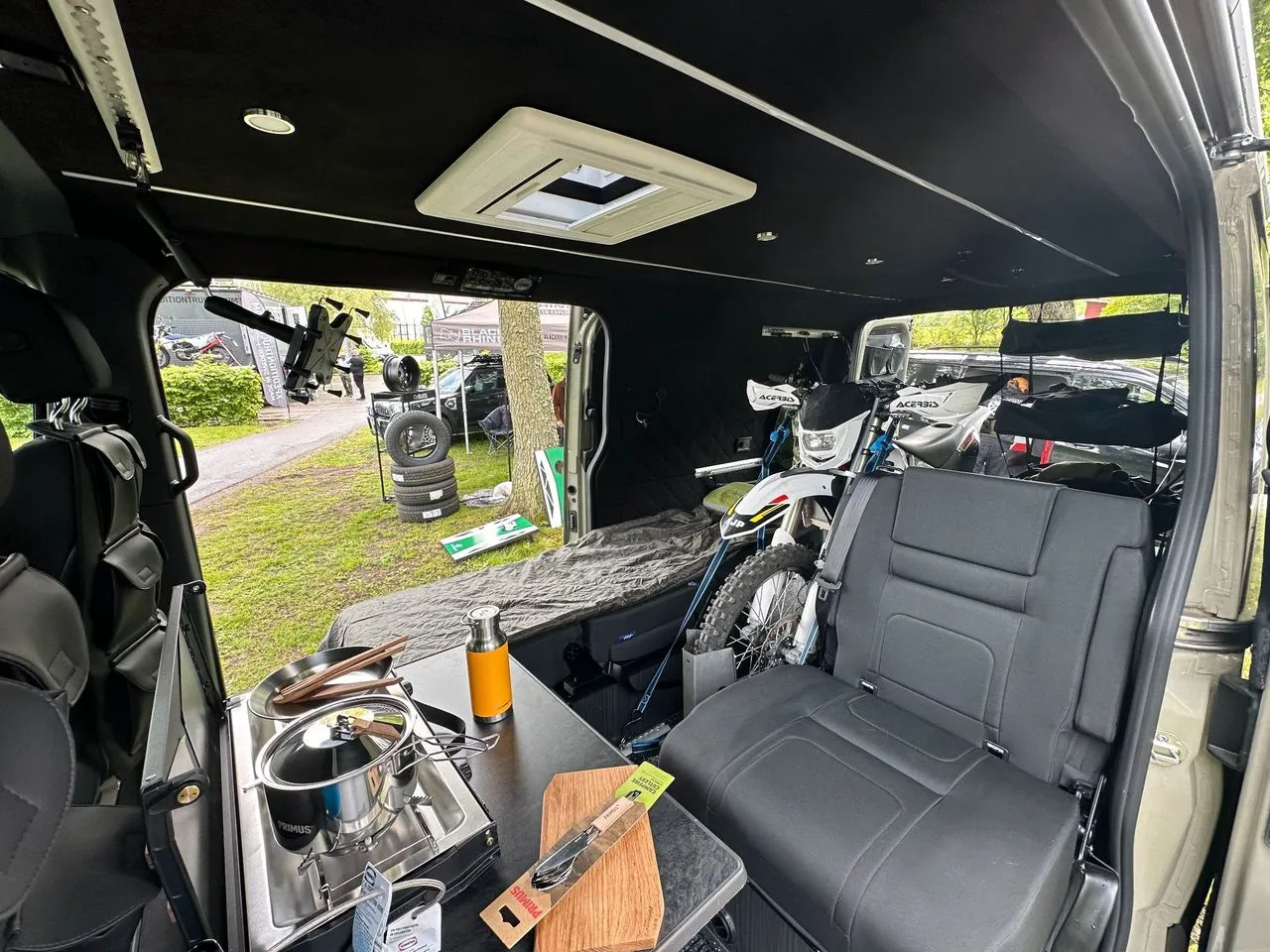 Vehicle image 21