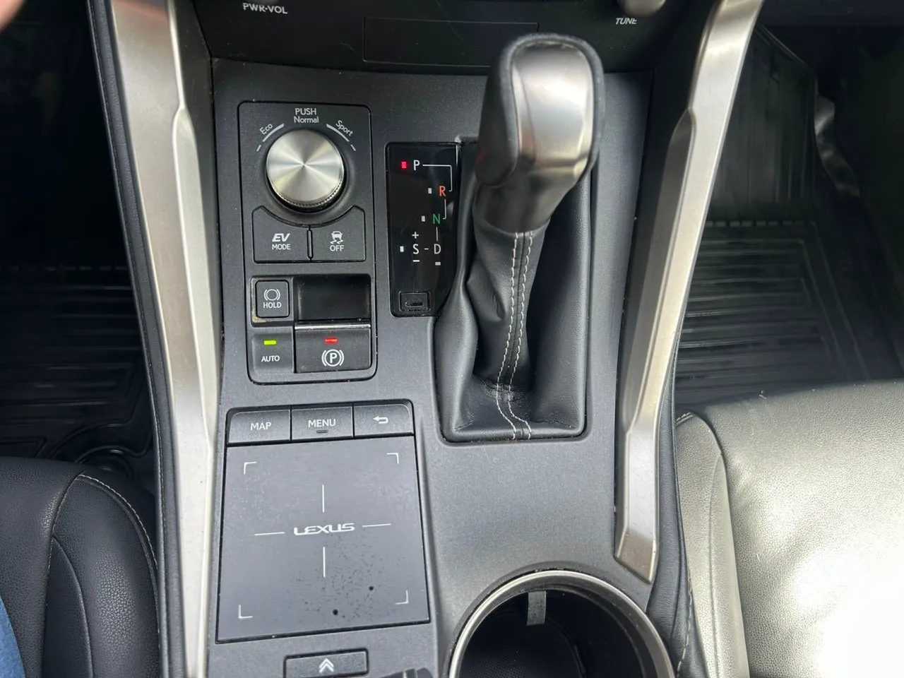 Vehicle image 16
