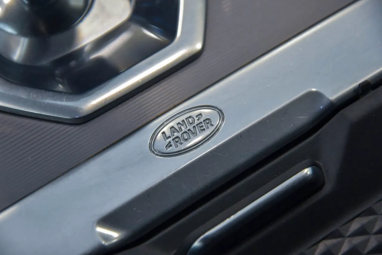 Vehicle image 19