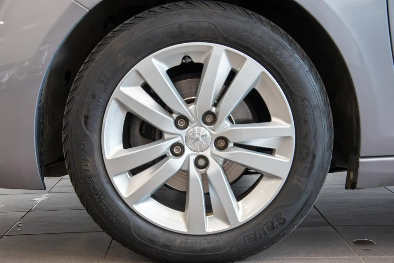 Vehicle image 21