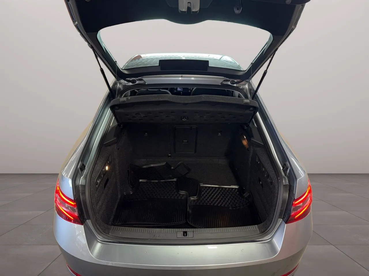 Vehicle image 21