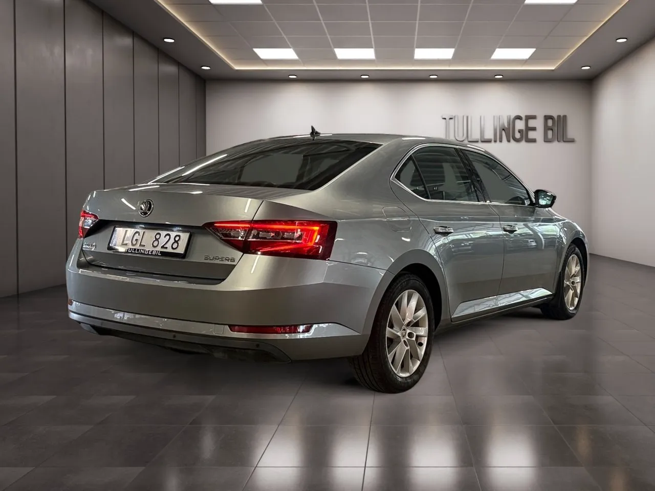 Vehicle image 4