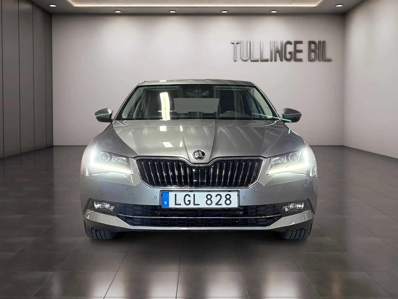 Vehicle image 7