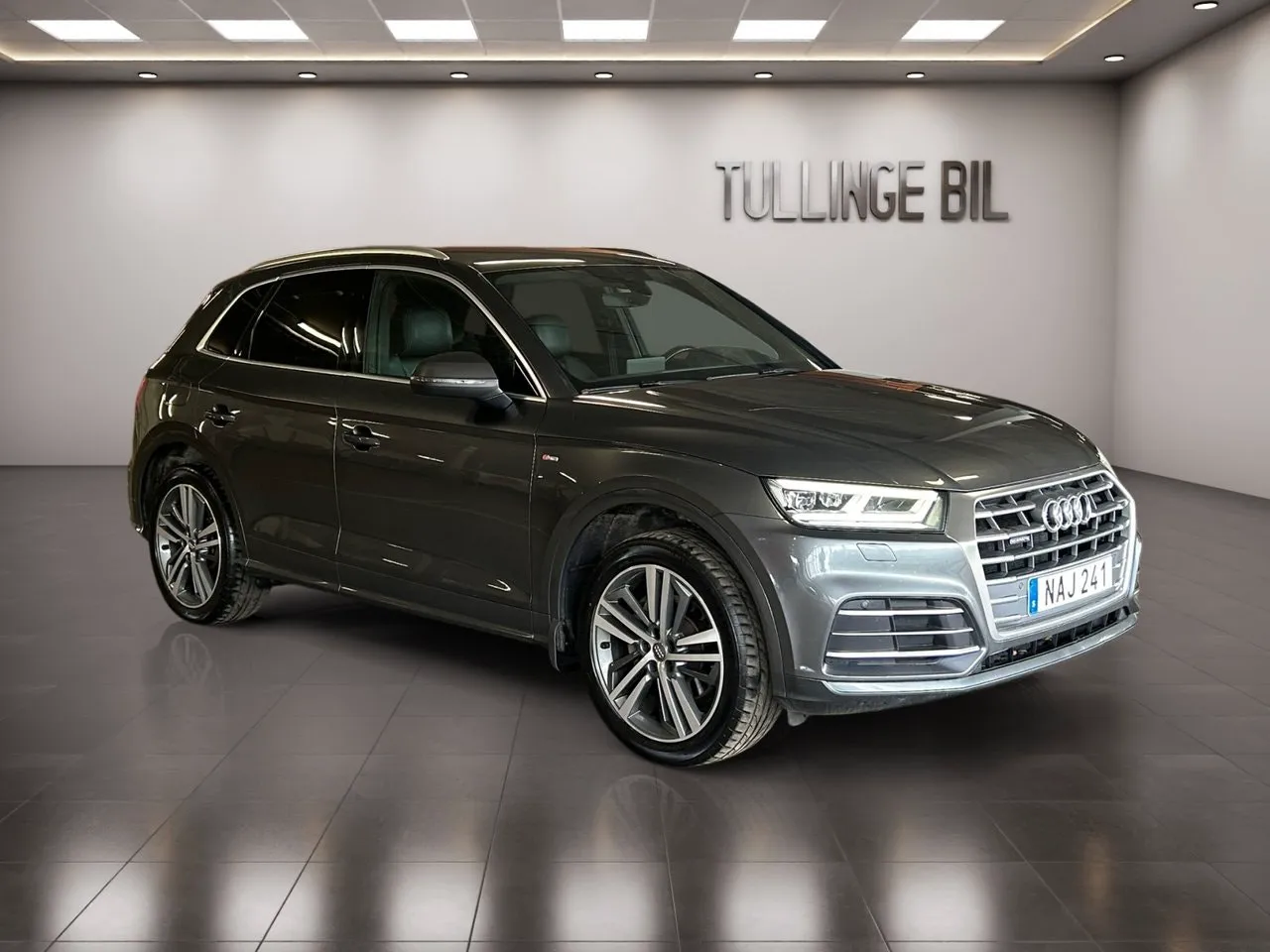 Vehicle image 6