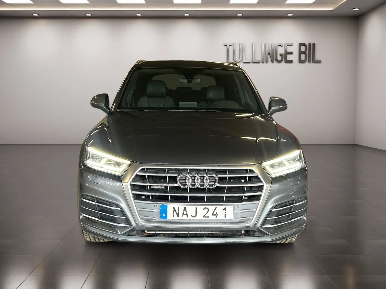 Vehicle image 7