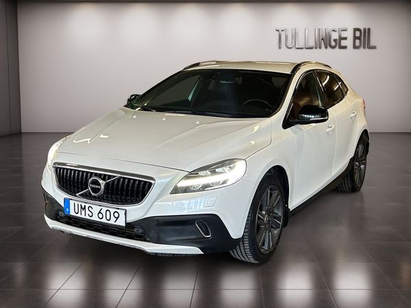 Volvo V40 Cross Country D3 Summum 150HK Helläder VoC Värmare Lågmil - 2018
