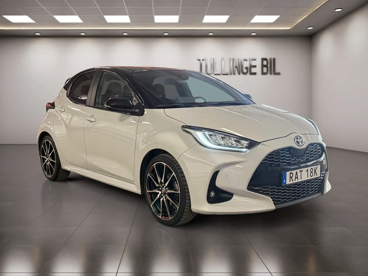 Vehicle image 6