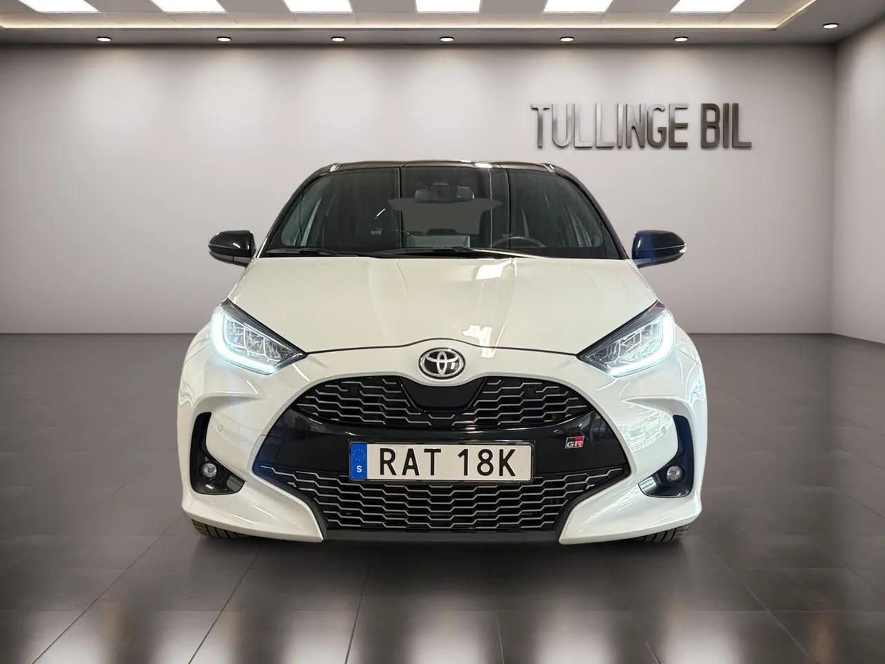 Vehicle image 7