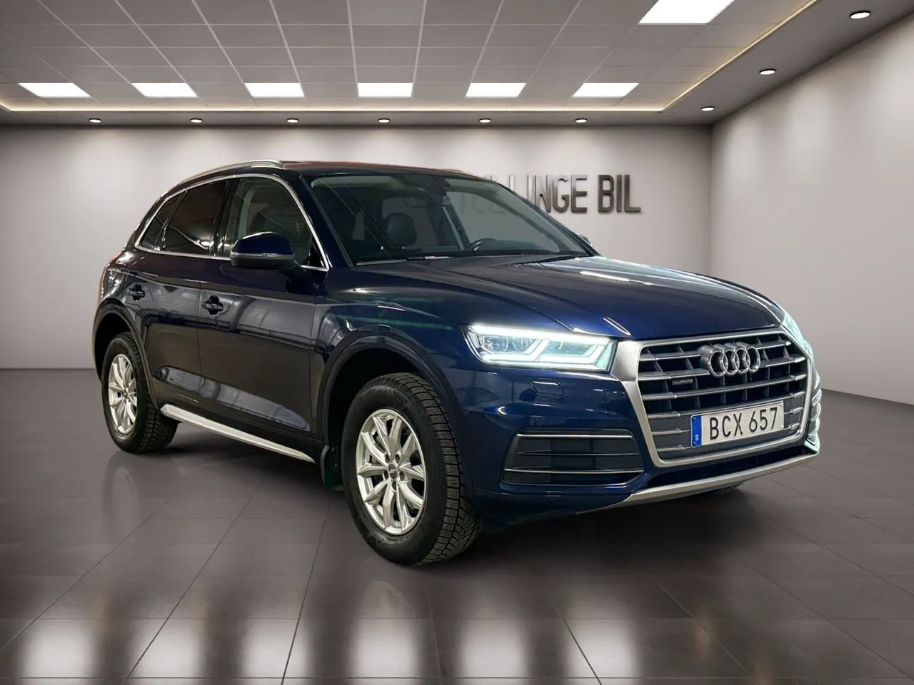 Vehicle image 6