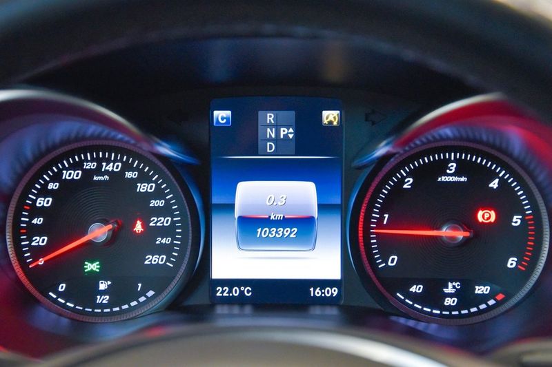 Mercedes GLC220 bild 19