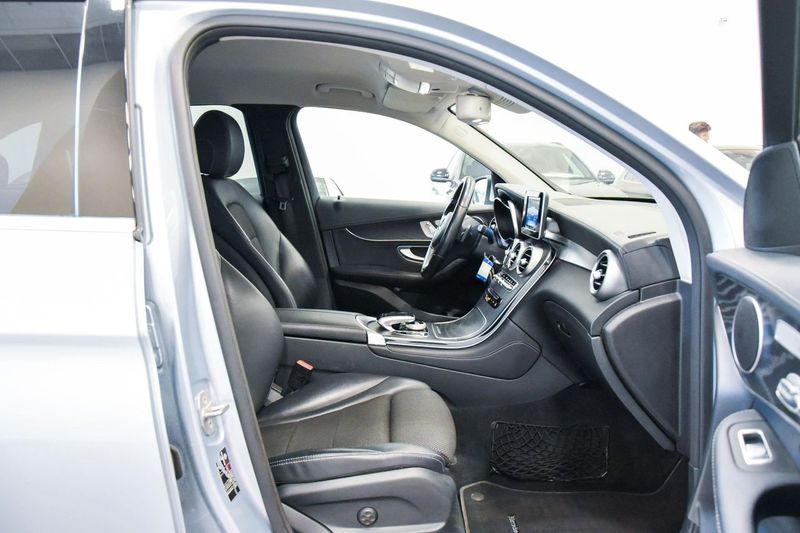 Mercedes GLC220 bild 13