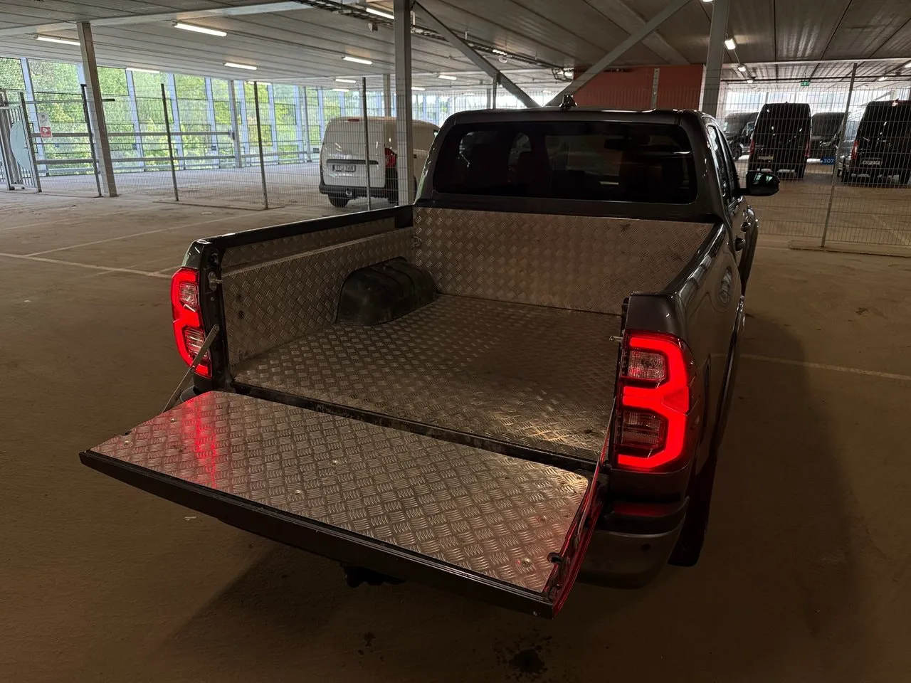 Vehicle image 28