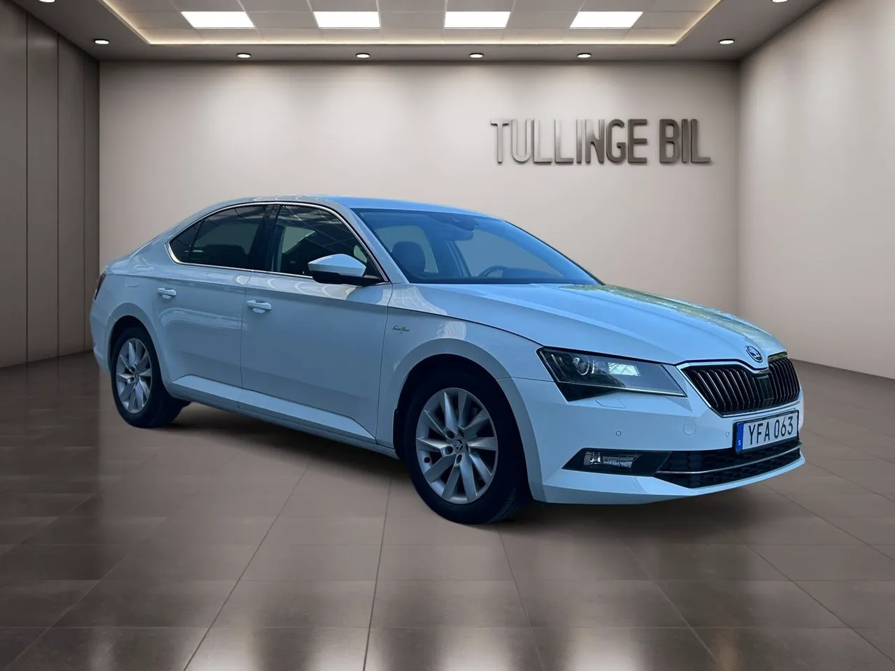 Vehicle image 6