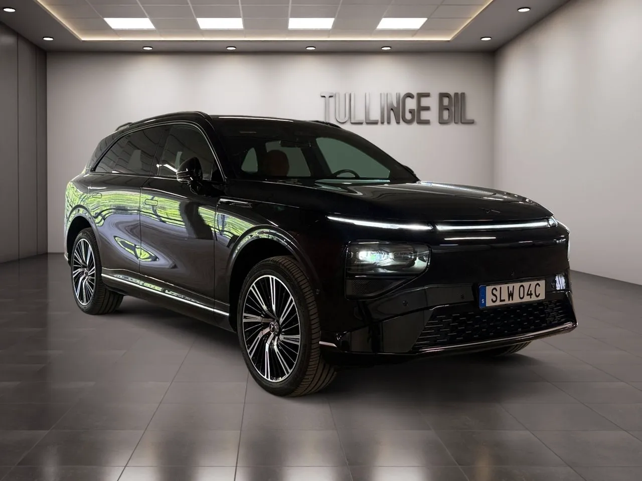 Vehicle image 6