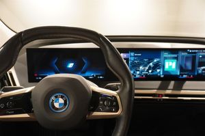 BMW iX bild 12