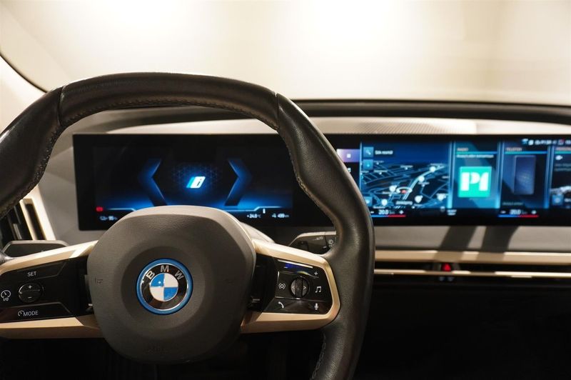 BMW iX bild 12