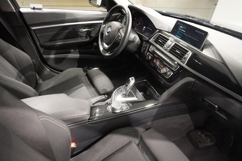 BMW 330 bild 13