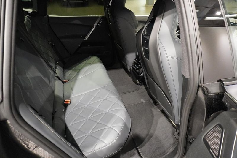 BMW iX bild 8