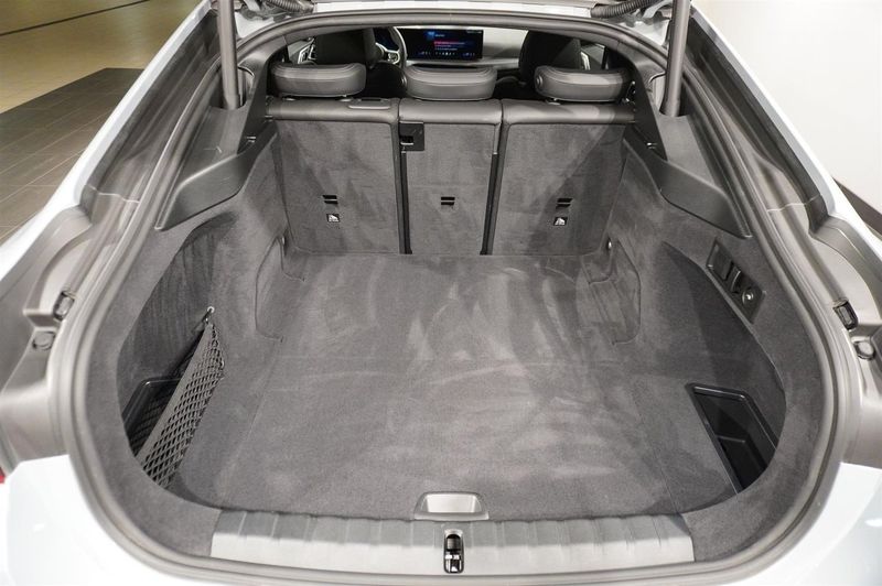 BMW i4 bild 6