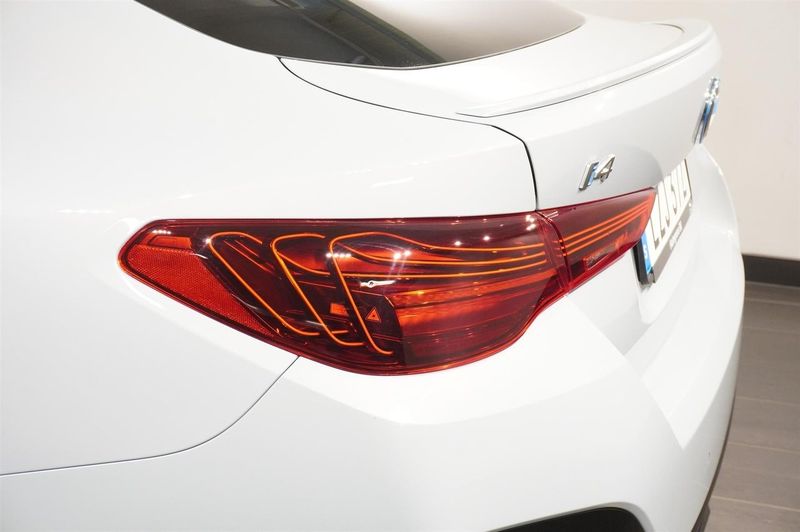 BMW i4 bild 11