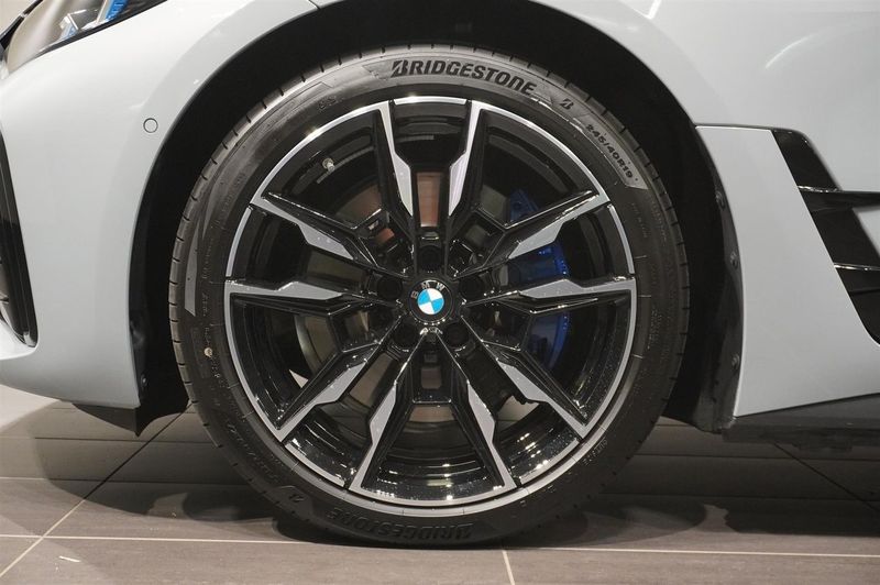 BMW i4 bild 7