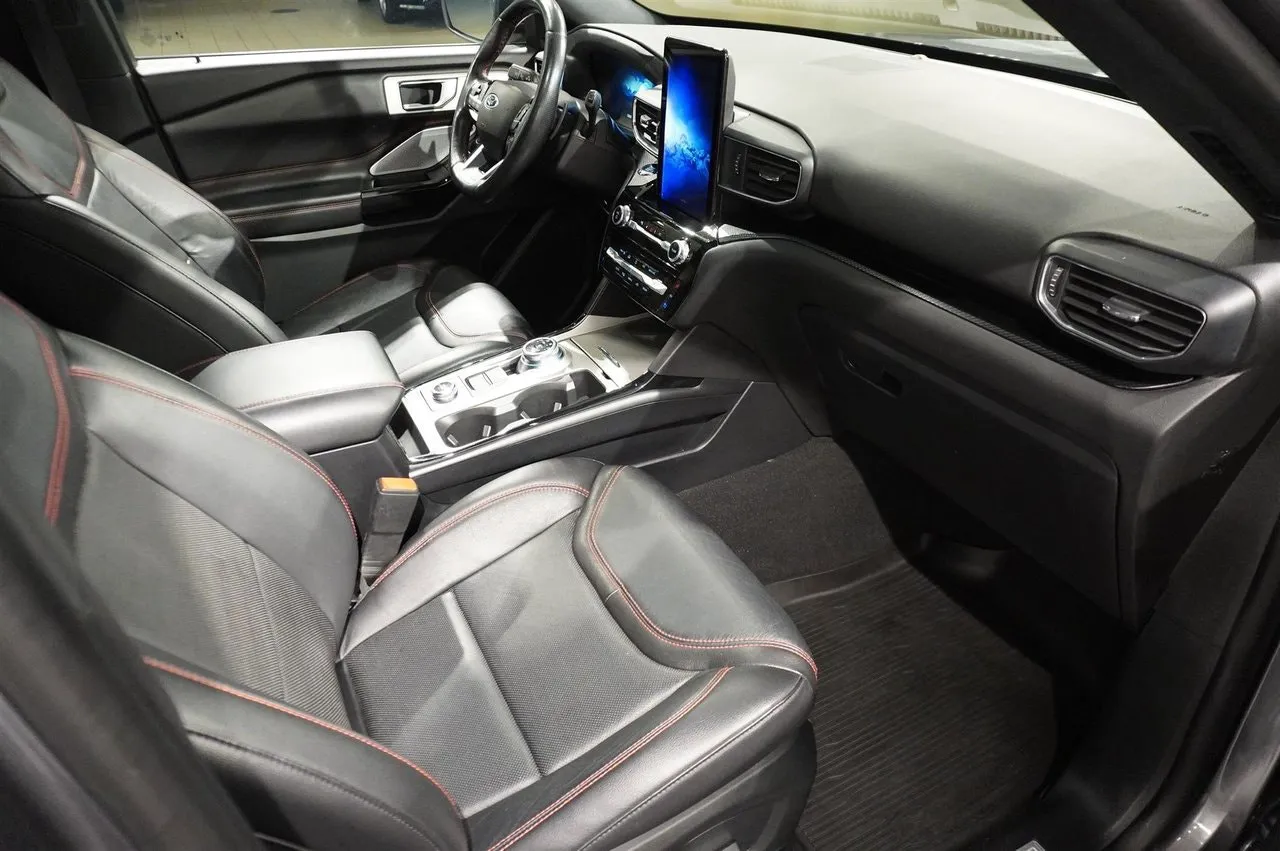 Vehicle image 10